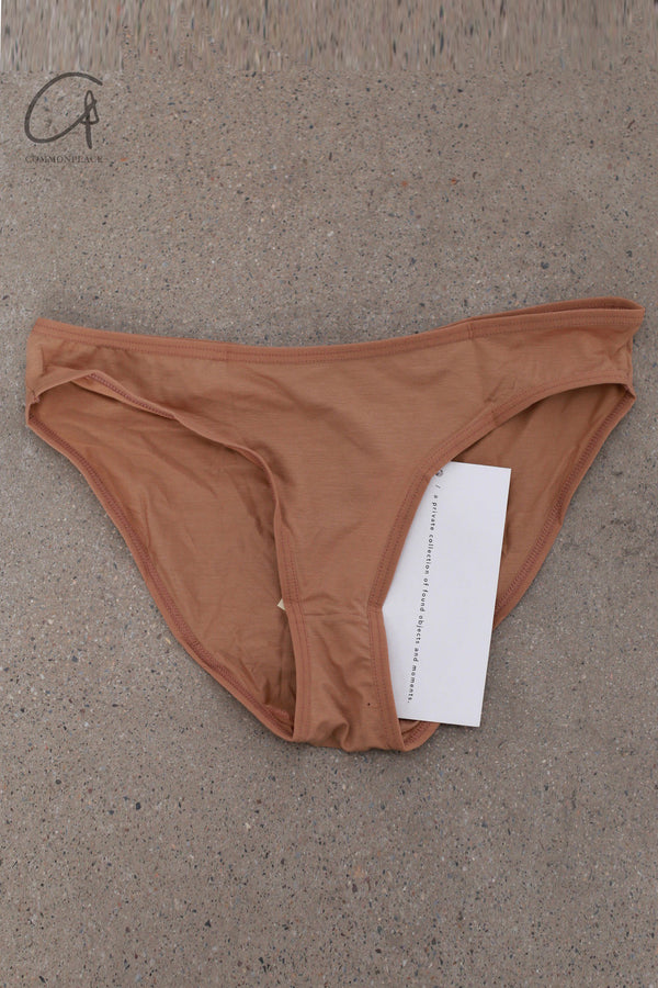 BASERANGE Flared Shorts UNBE Collection France Portugal BAS-UNBE-BL-000-AURAL
